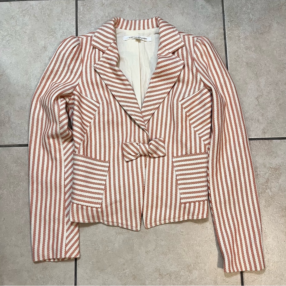 Diane Von Furstenberg Size 2 cropped Blazer Striped Preppy Snap Bow Office